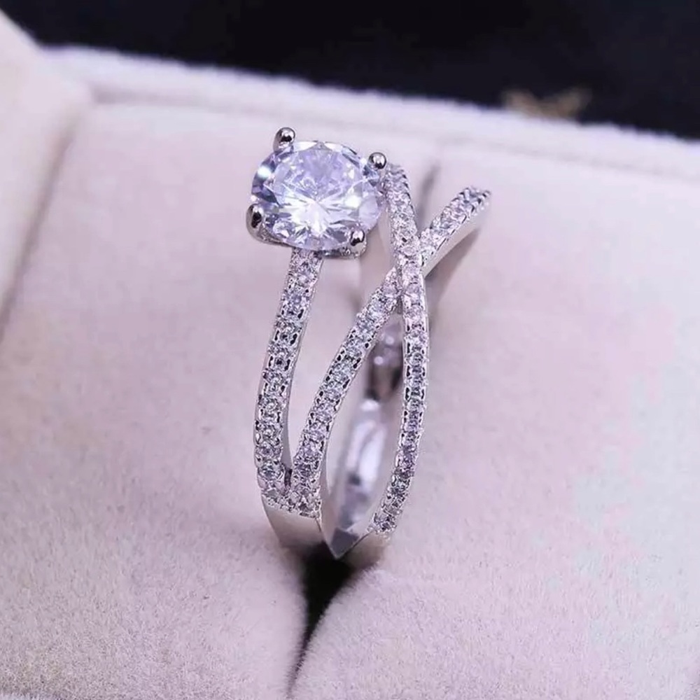 ✨Dainty Criss Cross Silver Ring✨ - Picture 3 of 6